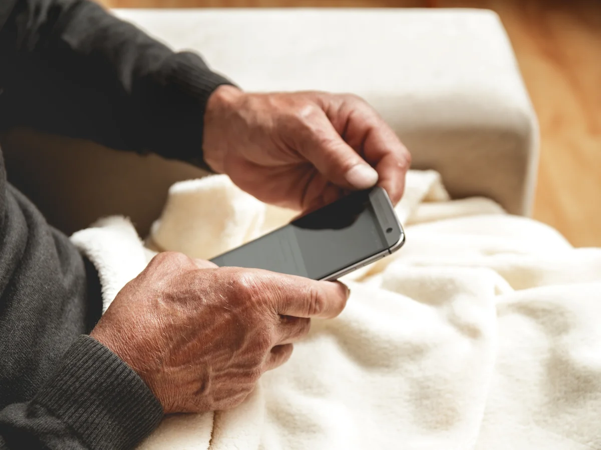 quem faz cirurgia de catarata pode mexer no celular